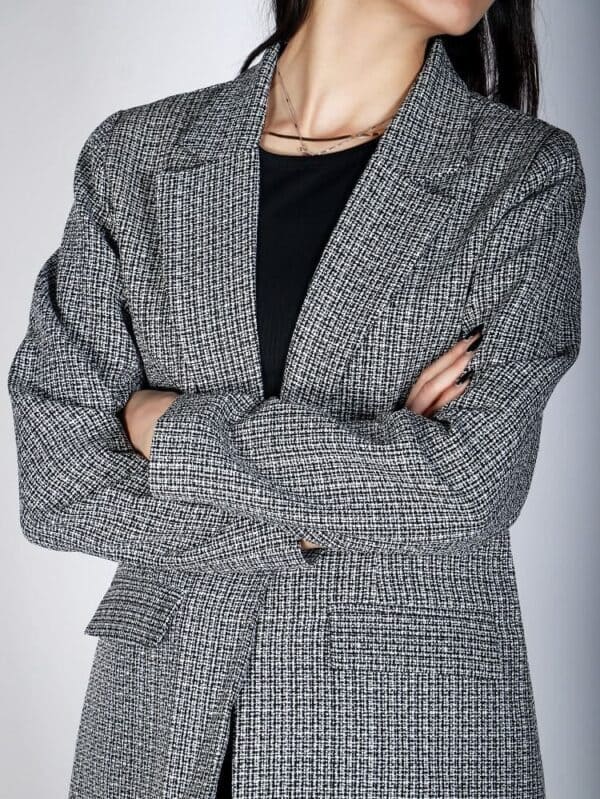 مدل کت زنانه؛ بررسی مشخصات انواع مختلف مانند کت ریما یقه بلیزر