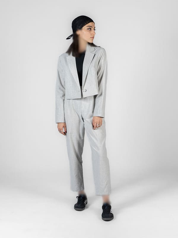 خرید کت و شلوار زنانه؛ ست شیک و خاص کراپ کت و شلوار لینن نچرال