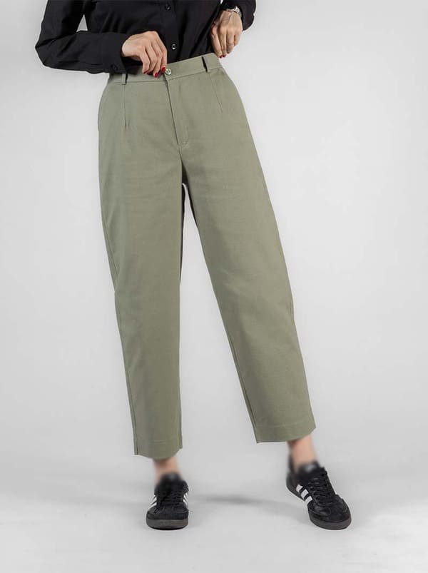 خرید کت و شلوار زنانه؛ تکمیل استایل با شلوارمام کتان مارگو در فروشگاه زی زی مد